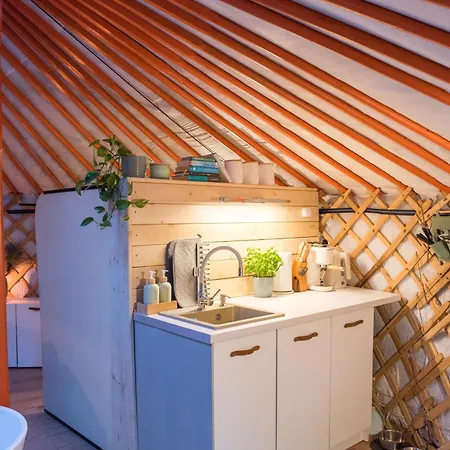 The Yurt - Elmeny, Jurta, Neked *