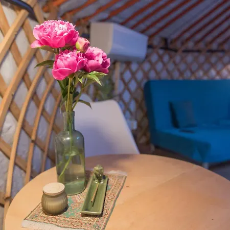 The Yurt - Elmeny, Jurta, Neked *